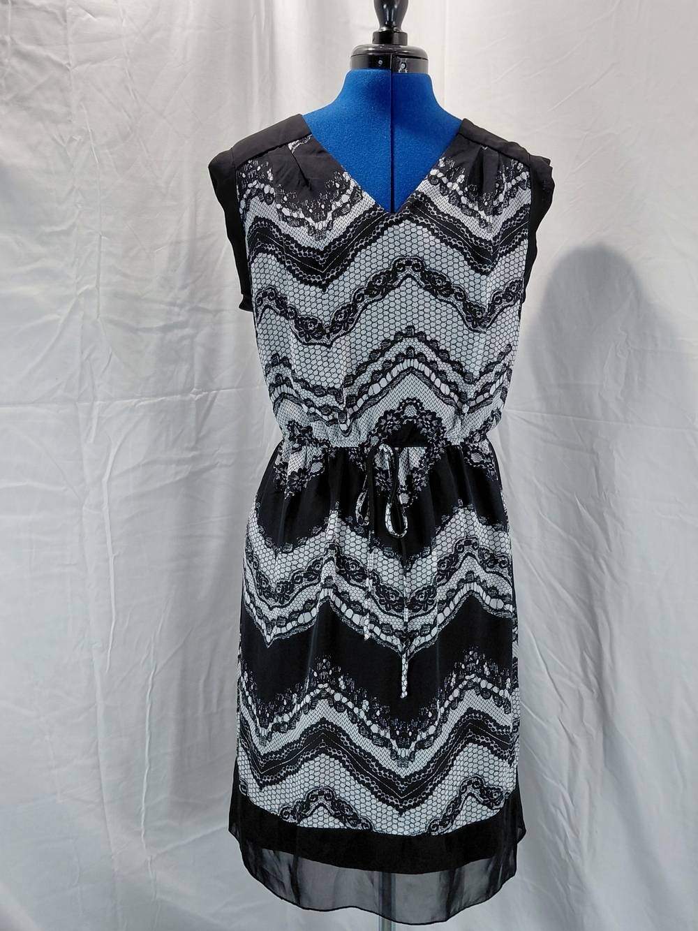 Enfocus Studio Black & White Chevron Lace-Print V-Neck Drawstring Midi Dress